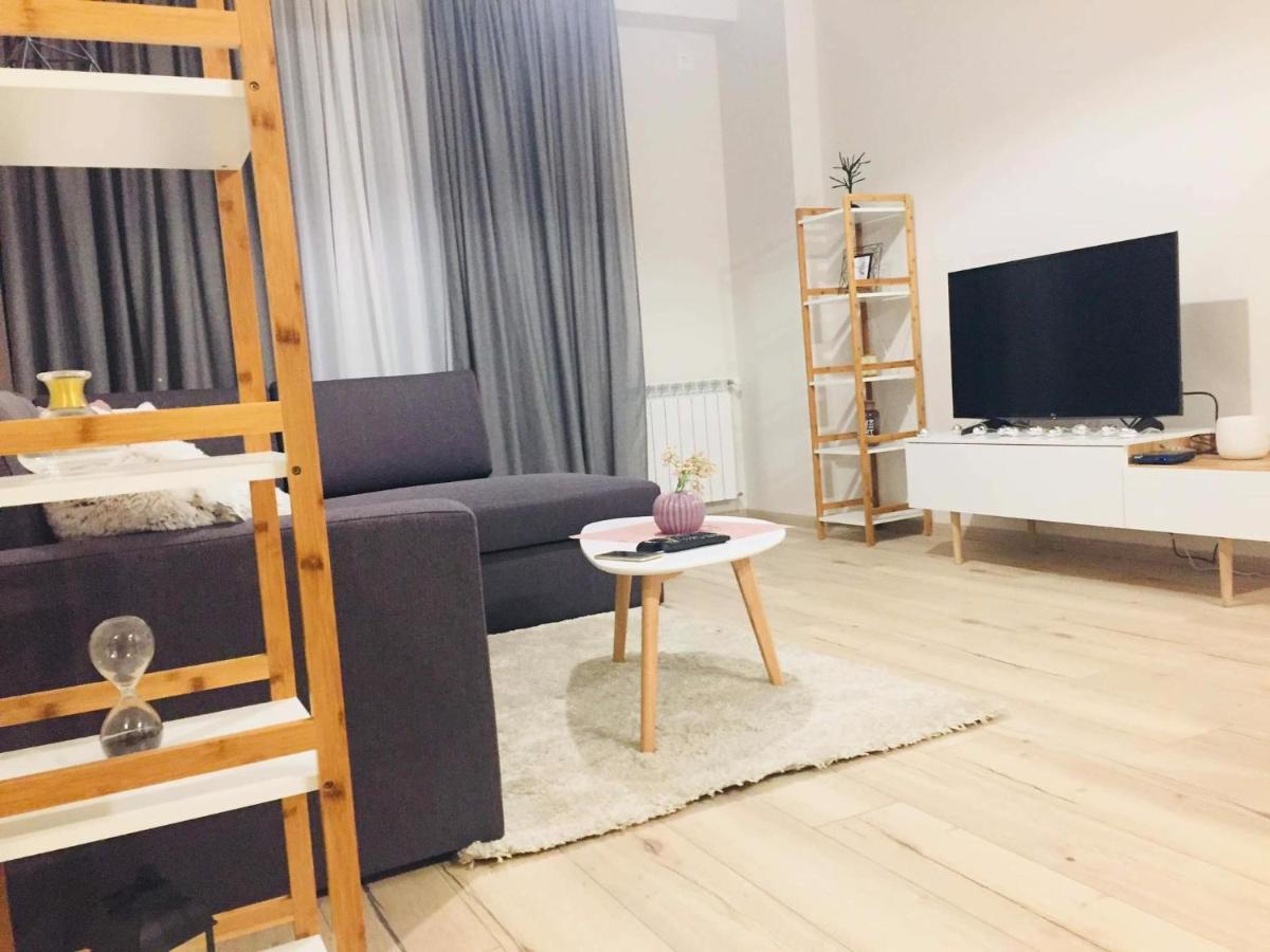 Sol'S M2 White Modern Apartments Tbilisi Exterior photo