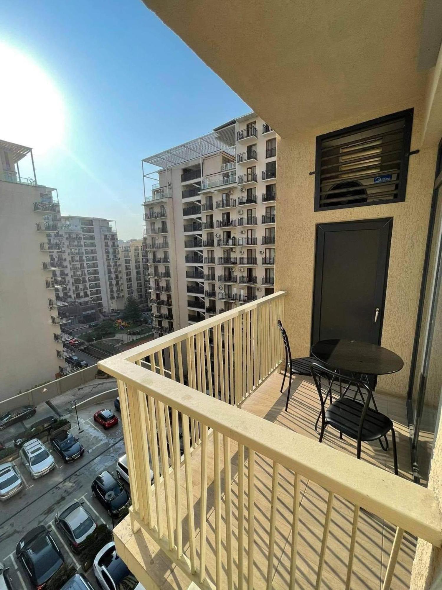 Sol'S M2 White Modern Apartments Tbilisi Exterior photo